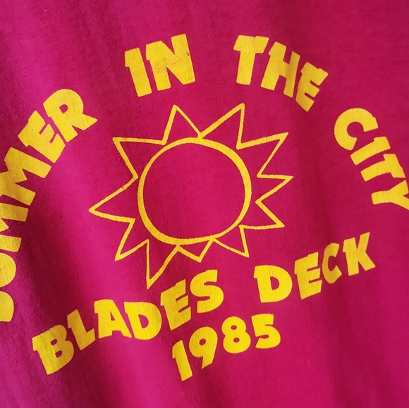 Vintage 1985 Blade's Rochester N.Y. Red Bar Restaurant T- Shirt M/L - Picture 7 of 8